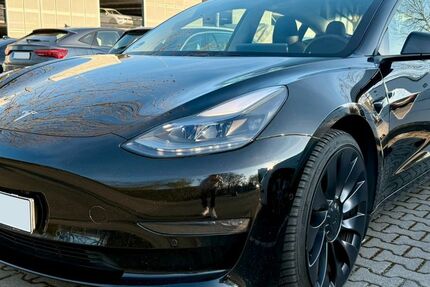 Tesla Model 3 66.500 km 28.500 &euro; Frankfurt am Main 60314