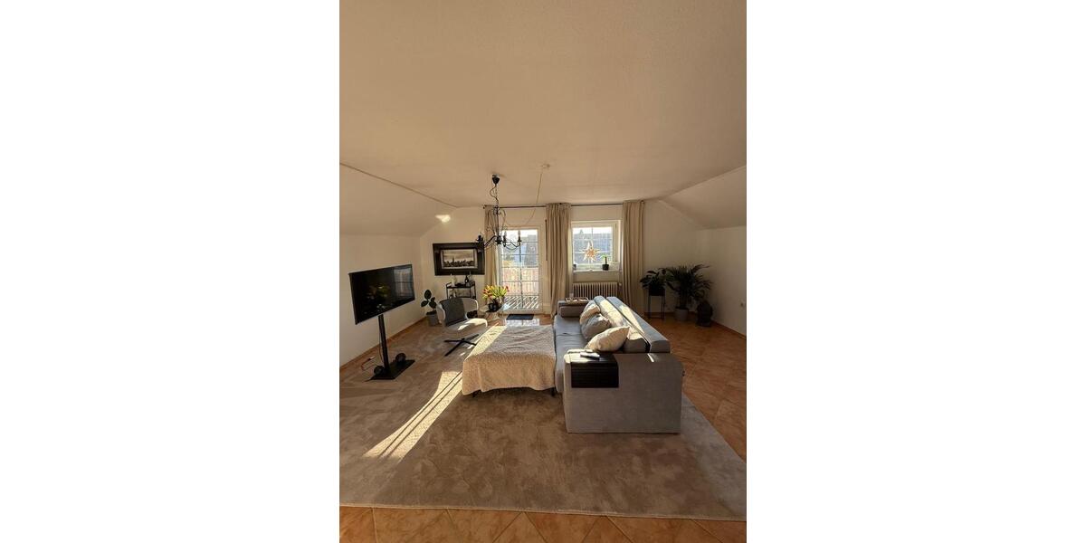 Dachgeschoßwohnung Borken (Hessen) - 2.5 Zimmer, 90 m&sup2;, 600&euro; | Angebot:26152123