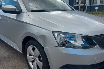 Skoda Fabia 101.254 km 6.250 € Fellbach 70736