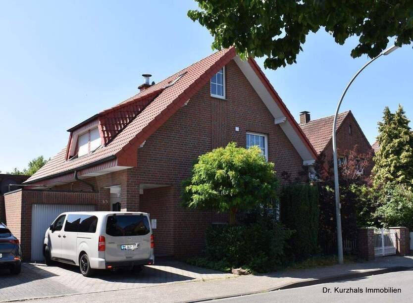 Hochwertige Immobilie mit bis zu drei Wohneinheiten, Wintergarten, Dachterrasse, Keller u. gr. Garage, Dr. Kurzhals Immobilien GmbH, Tel. 02508451