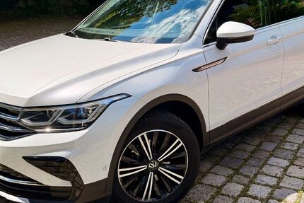 VW Tiguan 83.500 km 24.399 &euro; Hamburg 22455