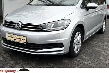 VW Touran 7 Sitze / Automatik / AHK / 1. Hd / Navi 110.000 km 24.490 &euro; Mönchengladbach 41066