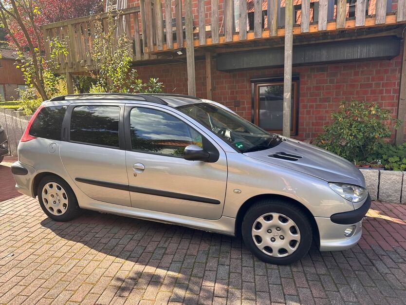 Peugeot 206 299.069 km 580 € Rosengarten 21224