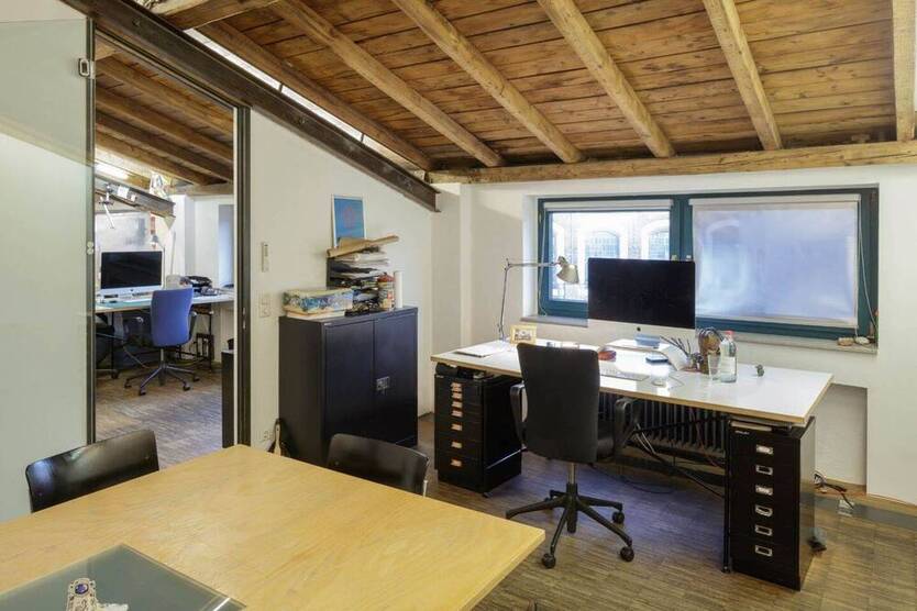 Bürofläche mit zwei Räumen in Loft-artiger Backsteinarchitektur - All-in-Miete