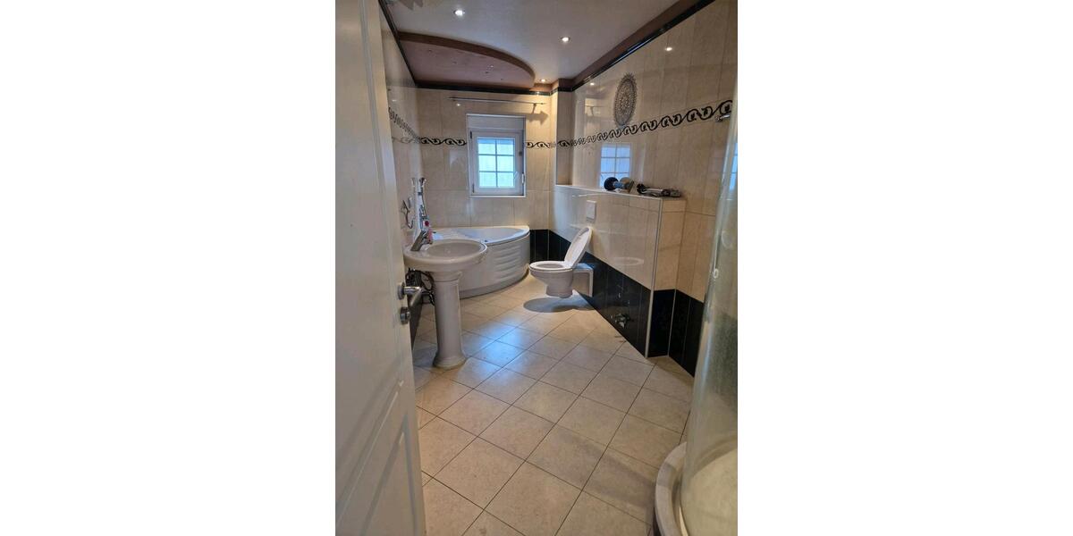 Etagenwohnung Ludwigshafen am Rhein Ludwigshafen-Oggersheim - 4 Zimmer, 120 m&sup2;, 1.300&euro; | Angebot:24818849