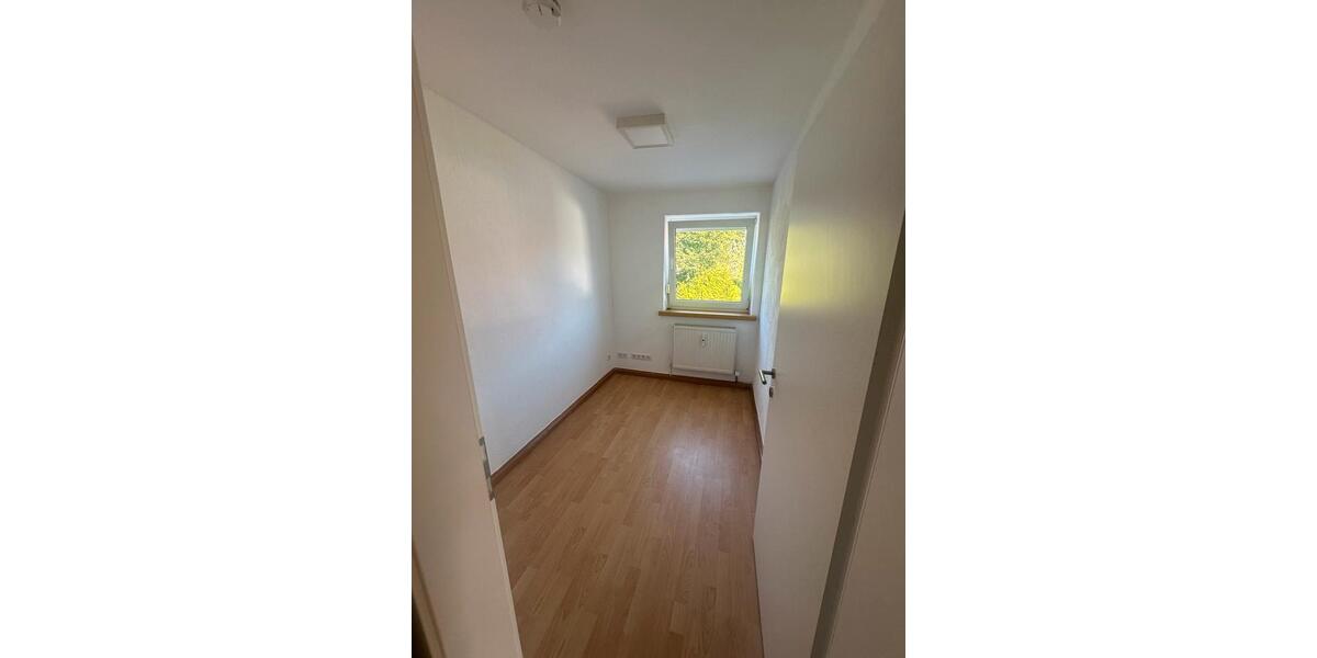 3 Zimmer 74,8qm Wohnung 1Stock ab 01.04 frei 3 zimmer