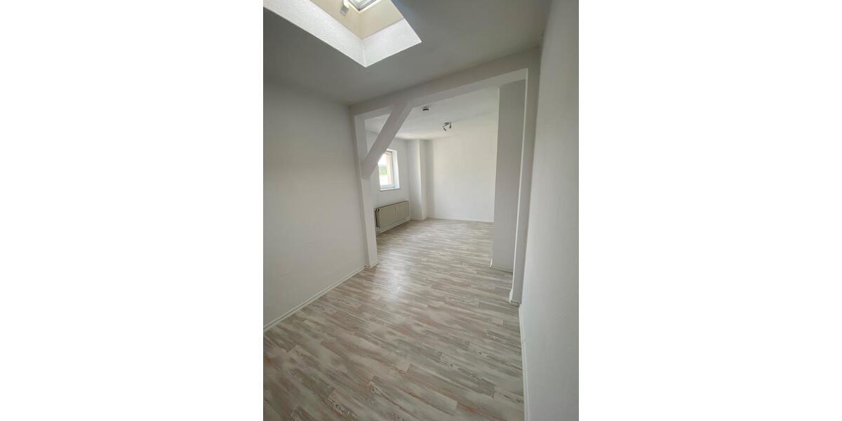 Dachgeschoßwohnung Cottbus Spremberger Vorstadt - 4 Zimmer, 100 m&sup2;, 900&euro; | Angebot:24739763