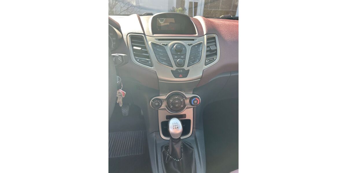 Ford Fiesta 105.400 km 4.100 &euro; Aachen 52080