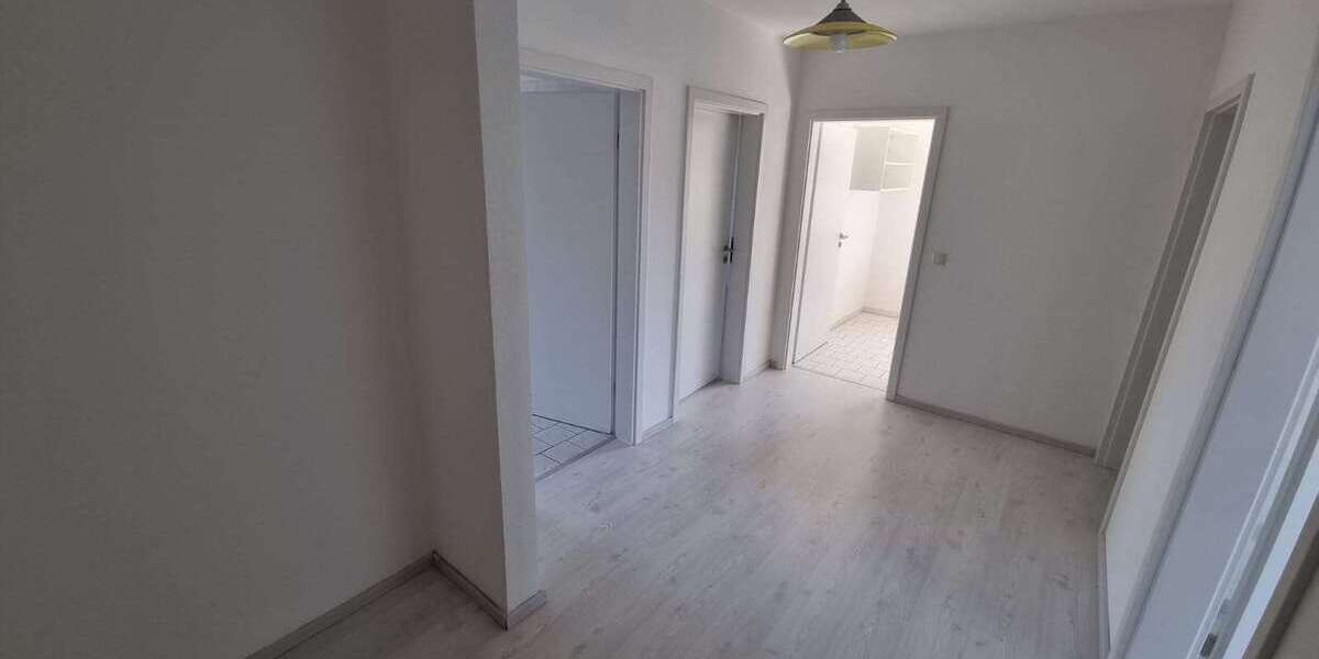 Wohnung zum Kaufen in Staßfurt 100.000 € 83.6 m² 3 zimmer