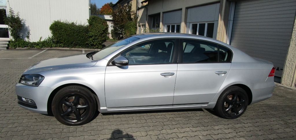 VW Passat 93.000 km 8.999 € Friedrichshafen 88046