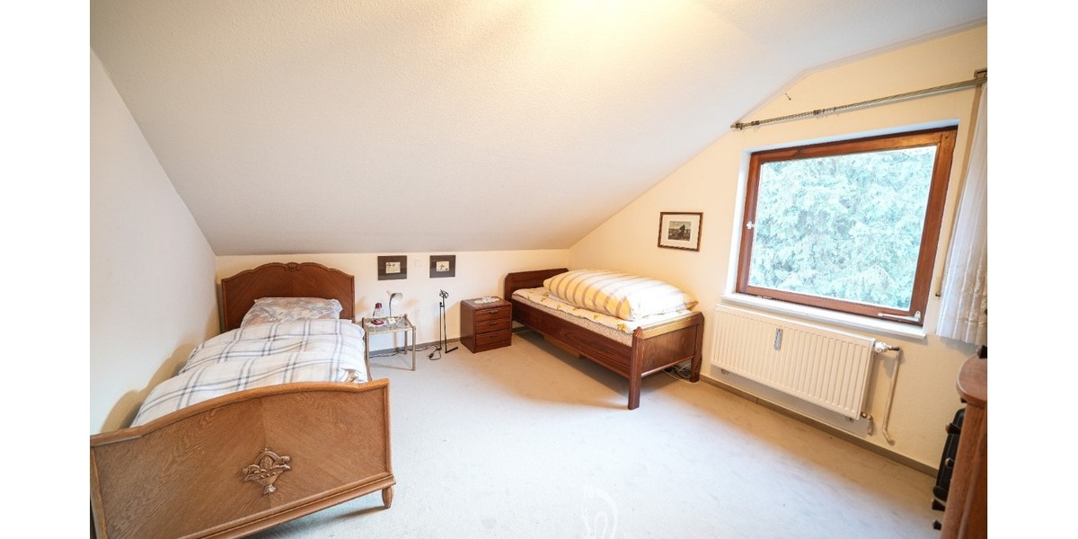 Zweifamilienhaus mit Garten, Ausbaureserve im DG und ausgebautem Bereich im UG - Zweifamilienhaus Zell am Main | Angebot:26876421