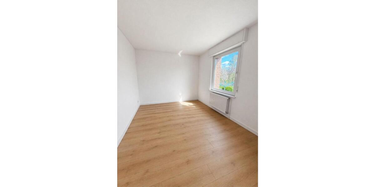 Erdgeschoßwohnung Lage - 4 Zimmer, 95 m&sup2;, 710&euro; | Angebot:26327012