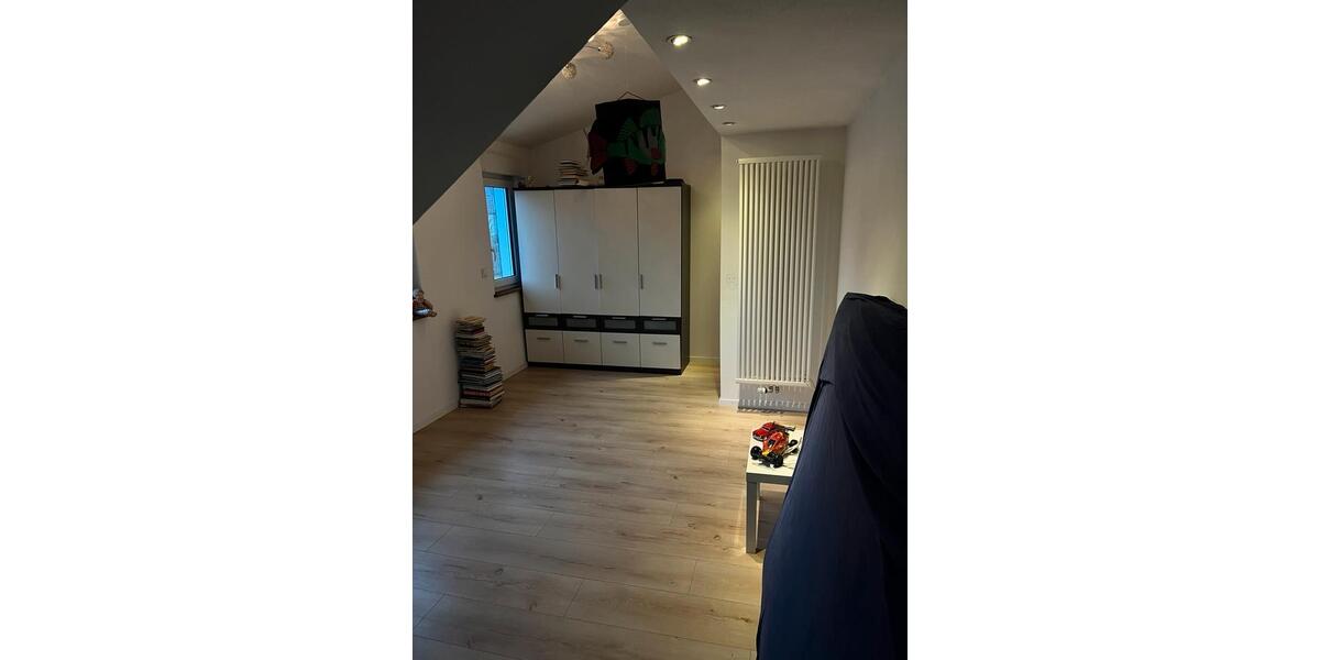 Einfamilienhaus Bad Emstal - 7 Zimmer, 150 m&sup2;, 1.200&euro; | Angebot:25104371