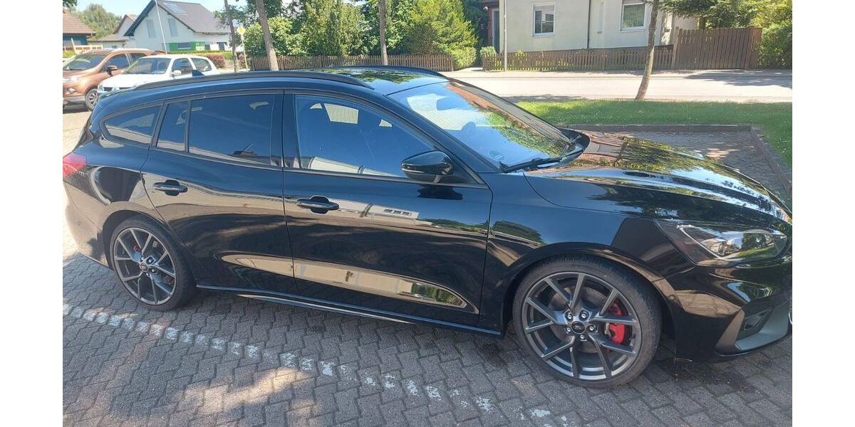 Ford Focus 71.000 km 25.000 &euro; Borgentreich 34434