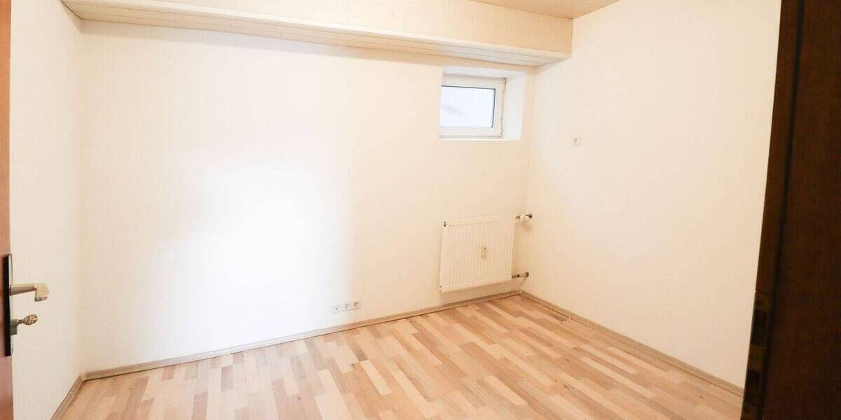 Etagenwohnung Greding - 9 Zimmer, 241 m&sup2;, 450.000&euro; | Angebot:25745121