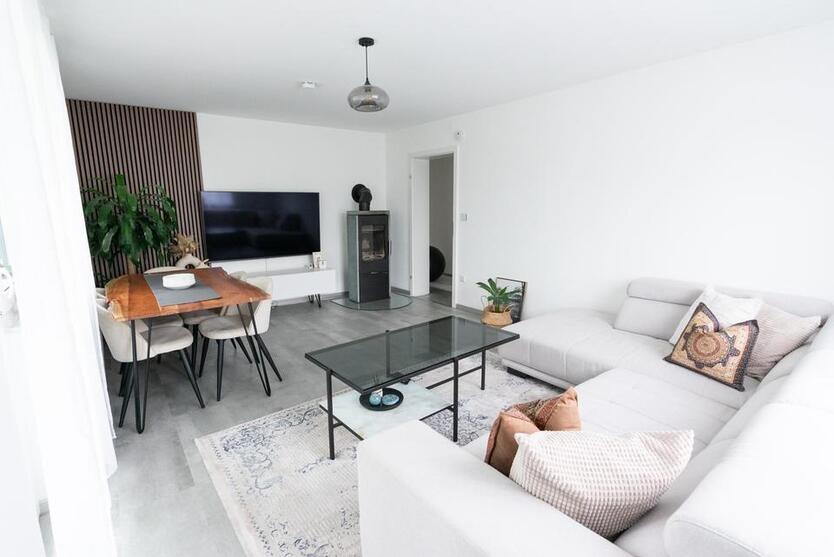 Helle 3,5 Zimmer Wohnung mit großem Garten & kernsaniert