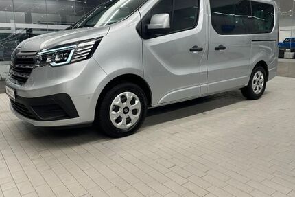 Renault Trafic 23.906 km 36.880 € Oberhausen (am CentrO) 46047