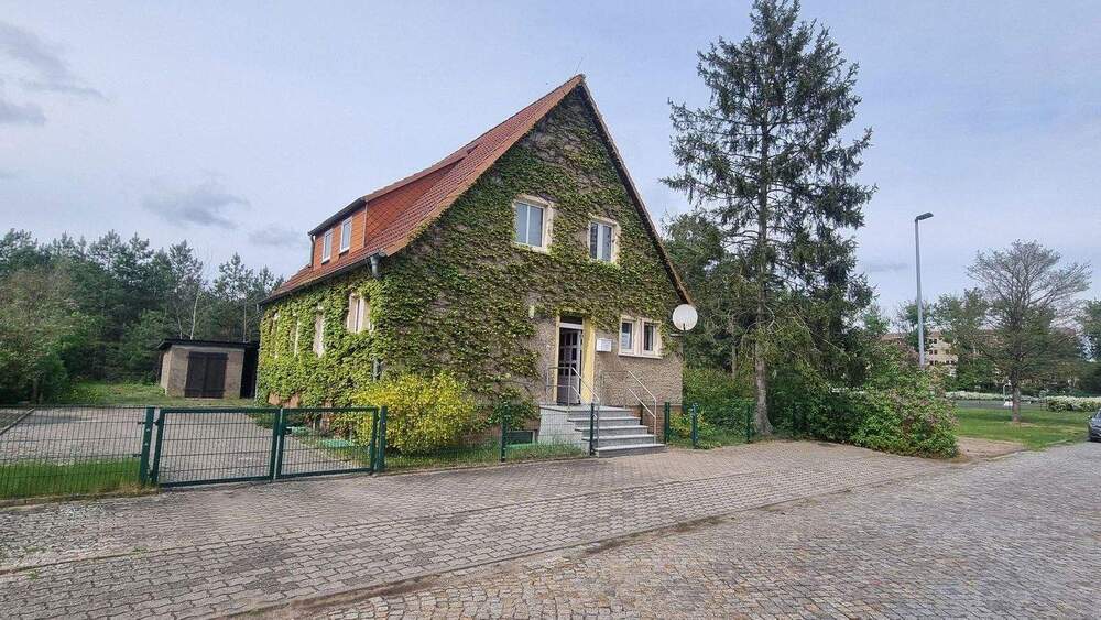 Einfamilienhaus Viereck / ETS Ernst-Thälmann-Siedlung - 9 Zimmer, 180 m&sup2;, 145.000&euro; | Angebot:25712552