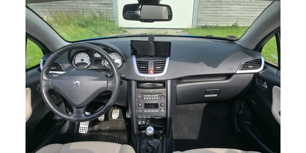 Peugeot 207 CC 92.000 km 3.700 € Bielefeld 33602