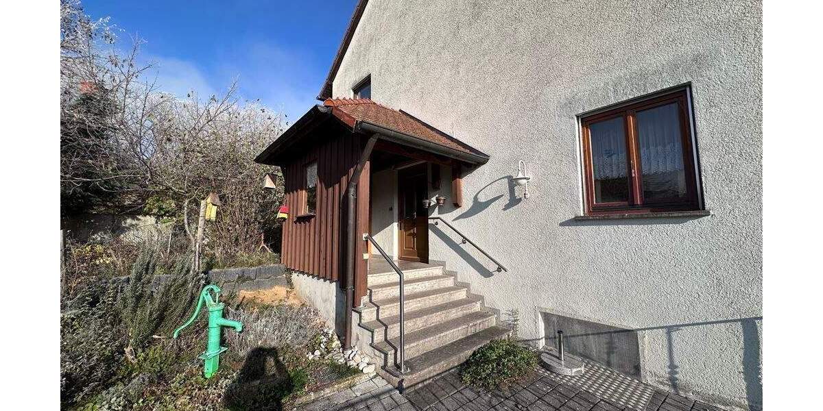 Mehrfamilienhaus, Wohnhaus Ippesheim Herrnberchtheim - 8 Zimmer, 189 m&sup2;, 285.000&euro; | Angebot:25772226