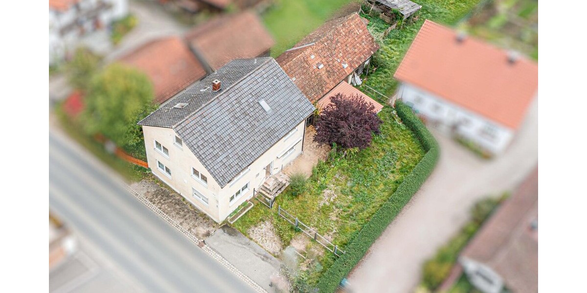 Zweifamilienhaus mit großem Grundstück 8 zimmer