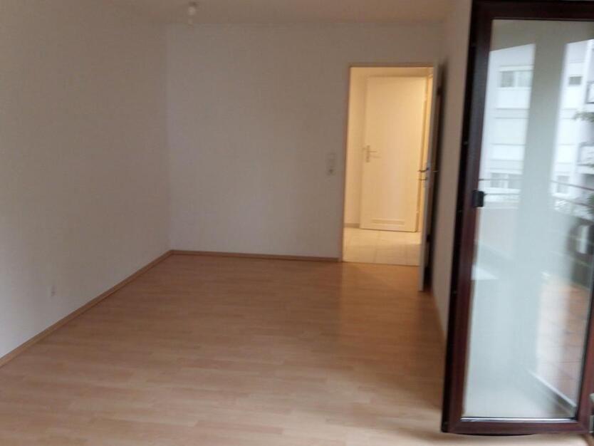 3 Zimmer Eigentumswohnung renoviert ohne Maklergebühren 74,26 qm