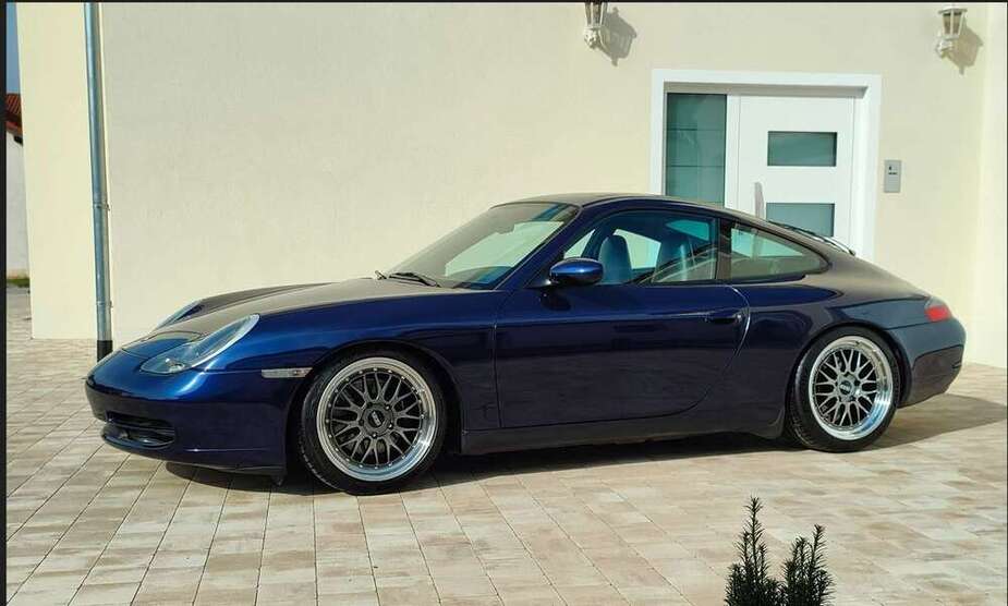 996