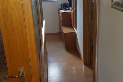 Schöne Dachgeschoßwohnung 1.OG, ab sofort 3.5 zimmer