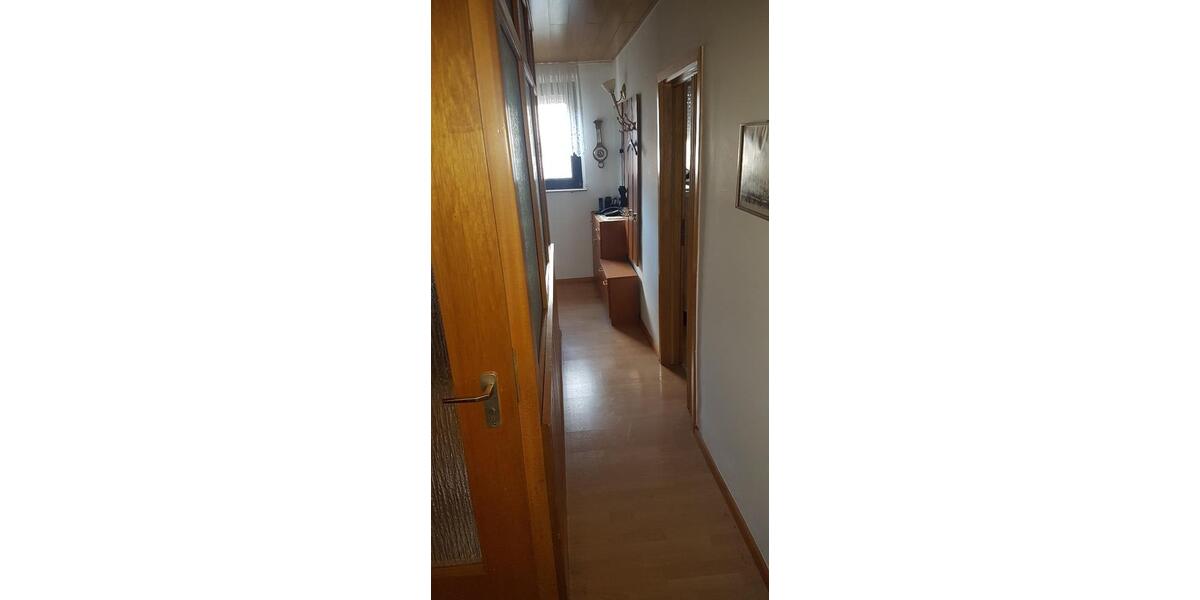 Schöne Dachgeschoßwohnung 1.OG, ab sofort 3.5 zimmer