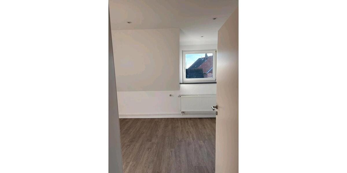 Dachgeschoßwohnung Harsum - 3 Zimmer, 65 m&sup2;, 600&euro; | Angebot:25047513