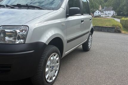 Fiat Panda 130.000 km 4.200 &euro; Aachen 52076