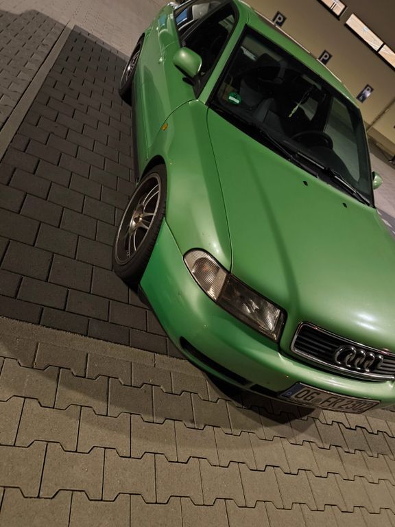 Audi A4 212.000 km 1.800 € Oberharmersbach 77784