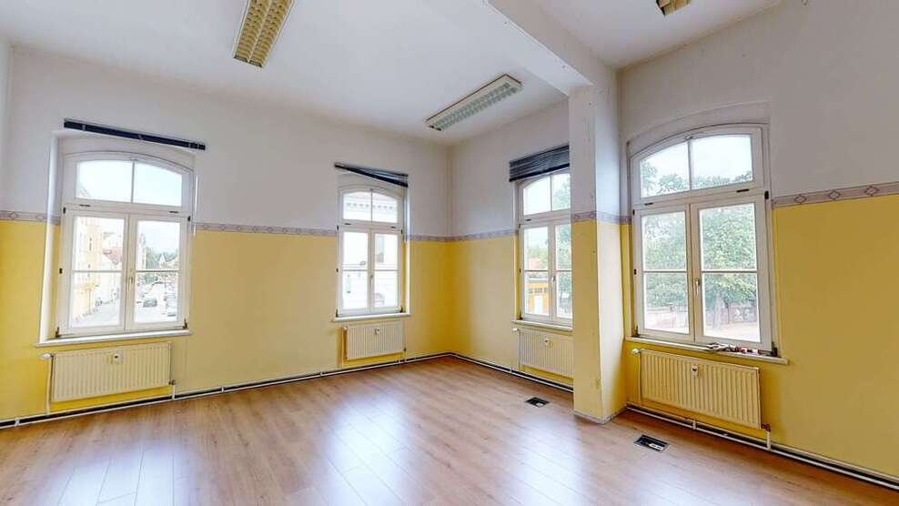 Büro in Torgau 1.125 € 168 m²