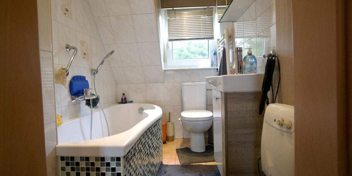 Doppelhaushälfte Erndtebrück - 4 Zimmer, 110 m&sup2;, 159.000&euro; | Angebot:25686200