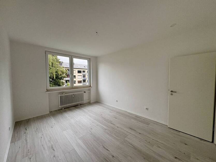 Modernisierte 3-Zimmer-Wohnung mit Balkon in zentraler Lage von Krefeld-Hüls