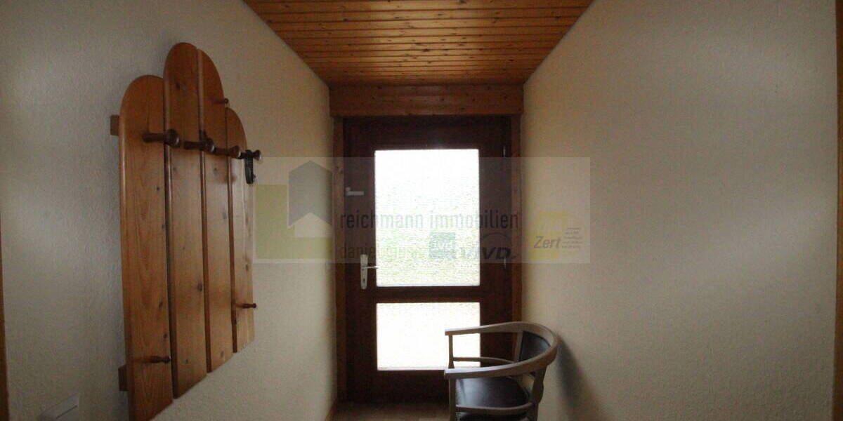 Wohnen auf einer Ebene mit Weitblick: Gepflegter Bungalow mit Einliegerwohnung, sonnigem Garten und Panorama in Toplage von Blumberg! 5 zimmer