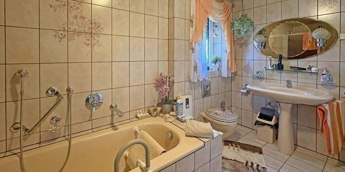 Mehrfamilienhaus, Wohnhaus Küps Schmölz - 7 Zimmer, 250 m&sup2;, 185.000&euro; | Angebot:25802805