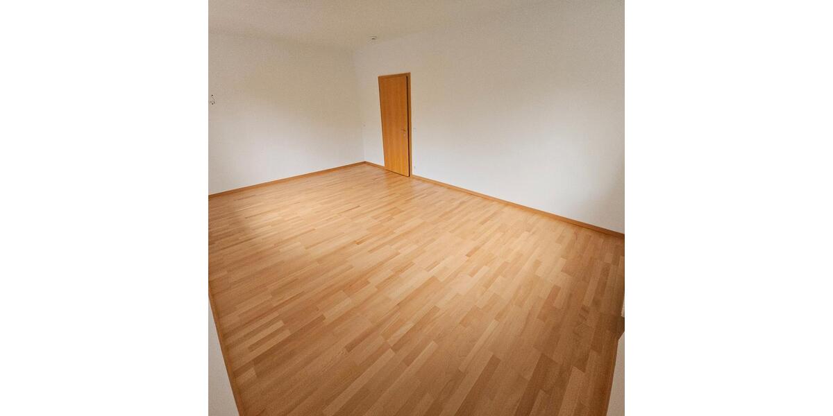 Etagenwohnung Deggendorf - 4 Zimmer, 115 m&sup2;, 1.100&euro; | Angebot:26413727