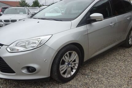 Ford Focus 221.240 km 2.450 € Dresden 01219