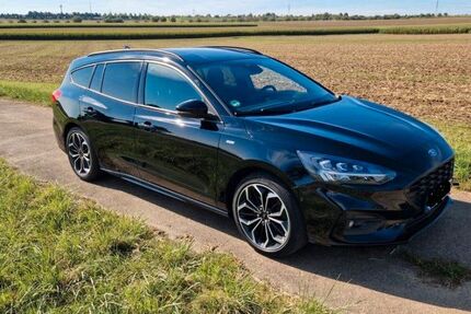 Ford Focus 43.000 km 14.400 € Asperg 71679