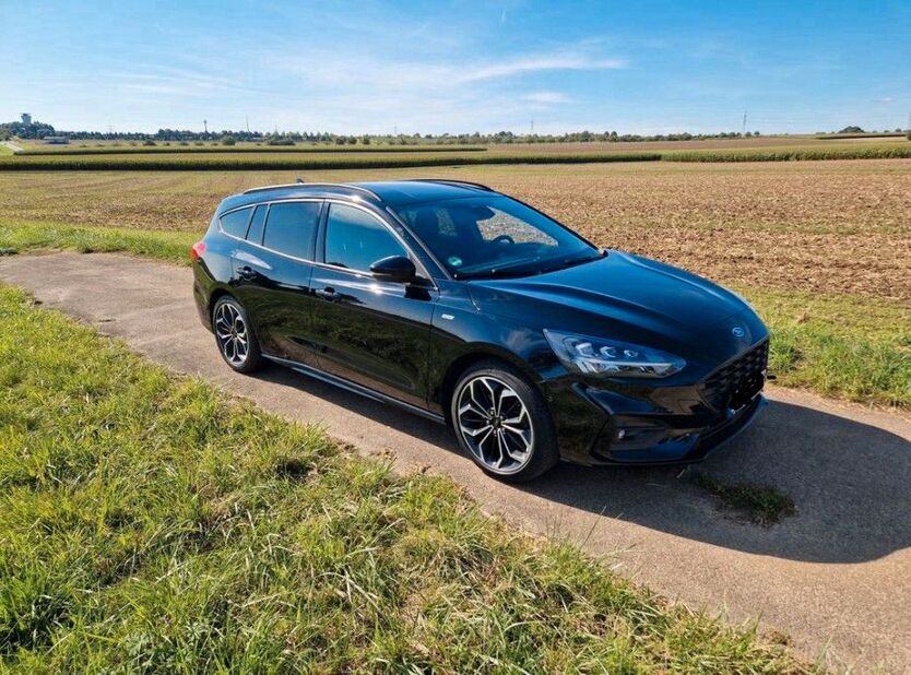 Ford Focus 43.000 km 14.400 € Asperg 71679