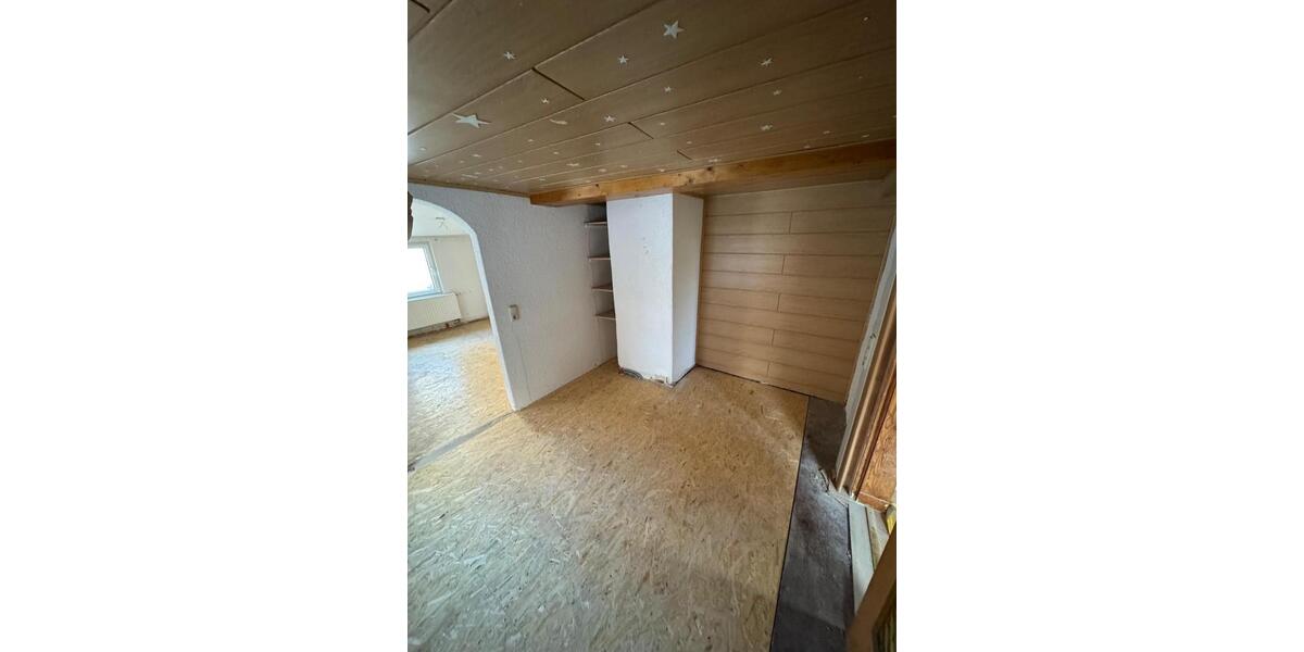 Reihenhaus Selb - 7 Zimmer, 120 m&sup2;, 85.000&euro; | Angebot:27239372