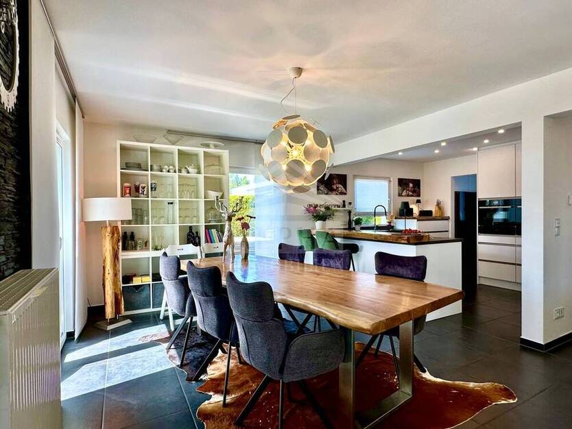 *EXKLUSIVES WOHNEN* - Elegantes Einfamilienhaus mit Garten und Pool in Aalener Toplage