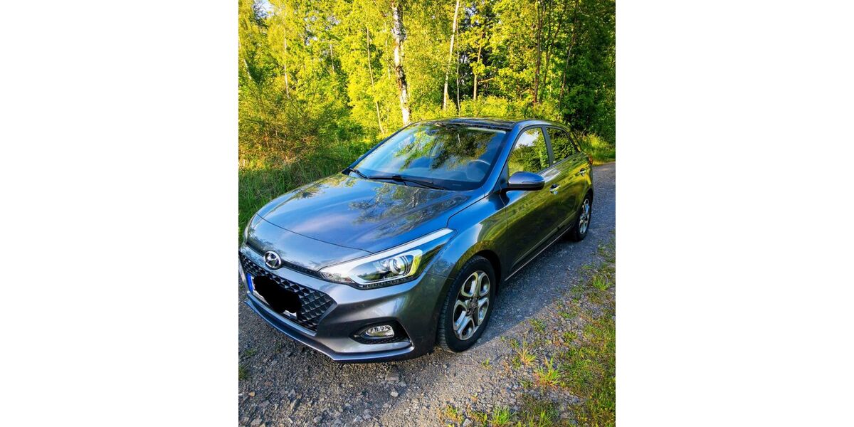 Hyundai i20 59.180 km 14.499 &euro; Freudenberg 57258