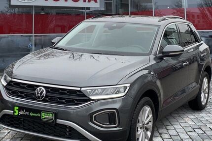 VW T-Roc 7.582 km 26.490 &euro; München 80687