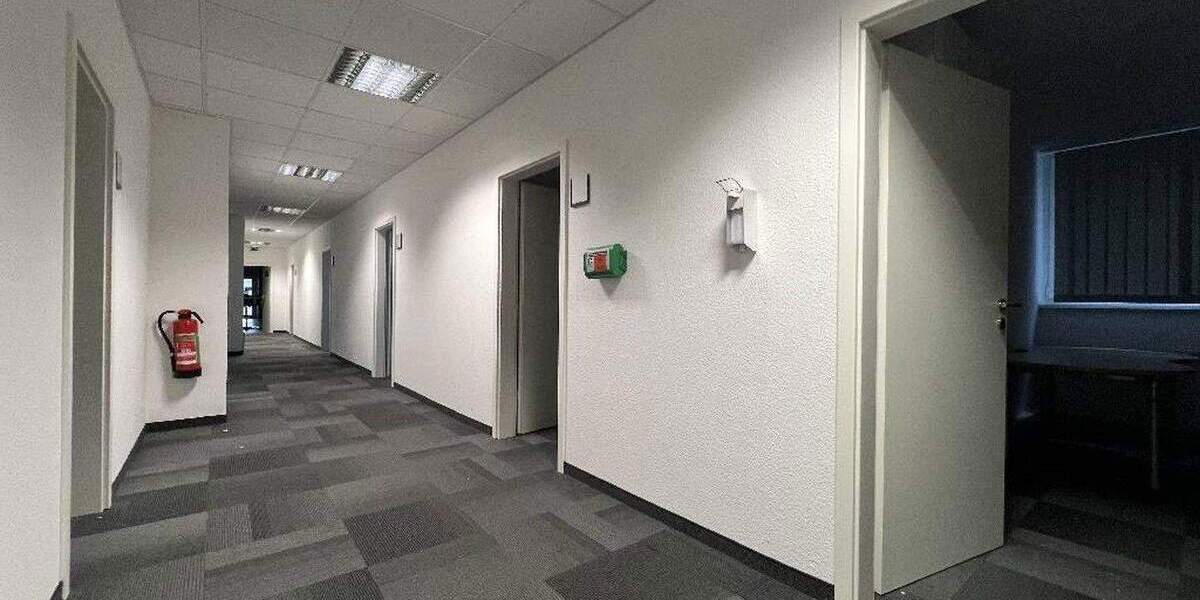 Provisionsfrei: Bürogebäude mit Ausbaupotenzial und genehmigter Hotelperspektive zimmer