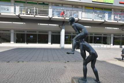 Einzelhandel in HalleSaale 3.000 € 562 m² zimmer