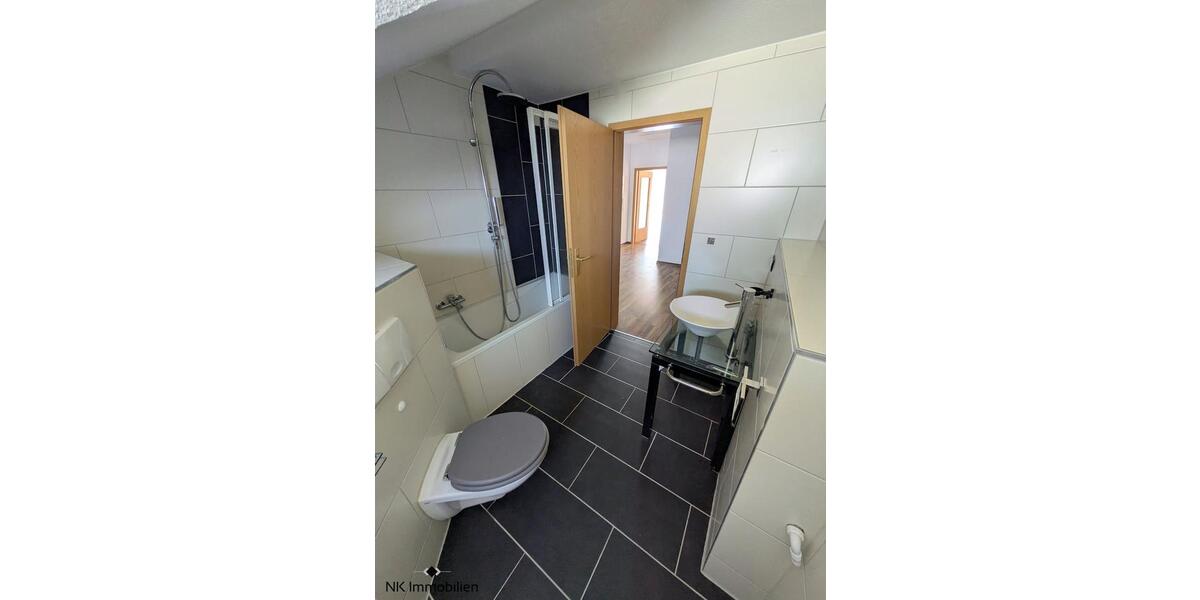 Dachgeschoßwohnung Zwickau - 3 Zimmer, 78 m&sup2;, 595&euro; | Angebot:26404437