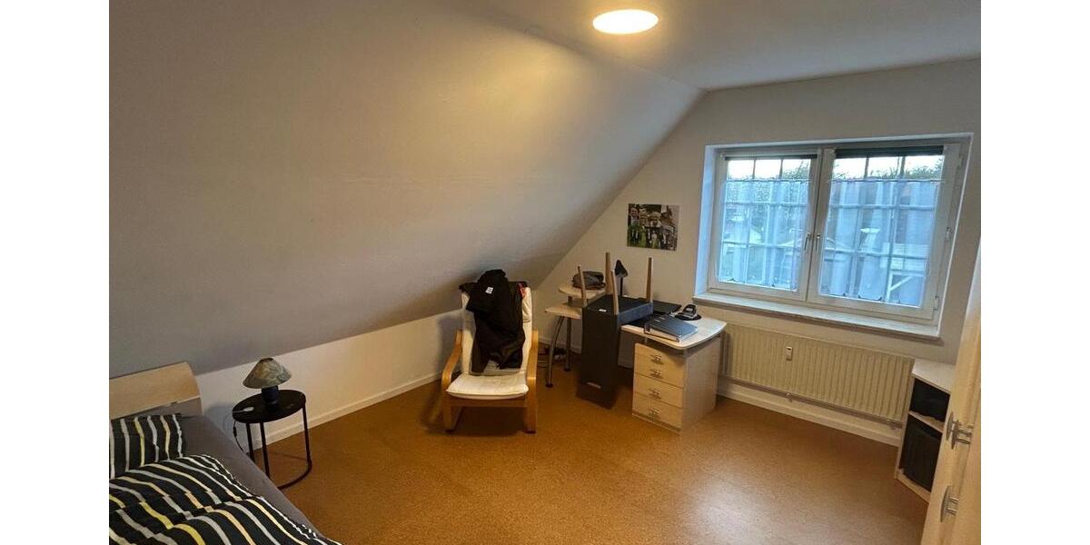 Dachgeschoßwohnung Zetel - 3 Zimmer, 80 m&sup2;, 620&euro; | Angebot:26322898