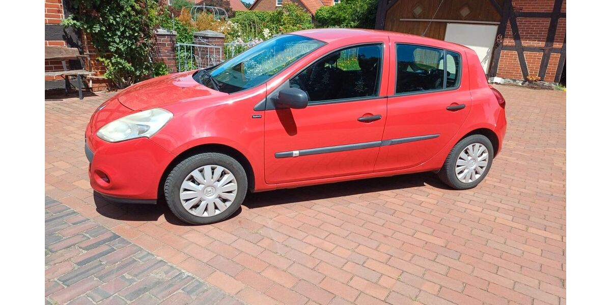 Renault Clio 155.000 km 2.600 &euro; Marklohe 31608
